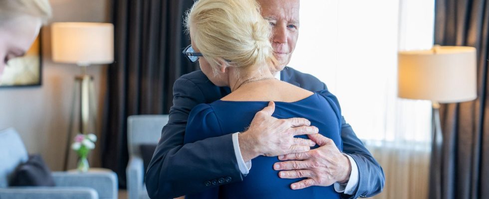 Biden meets Navalnys widow and prepares to further sanction Russia