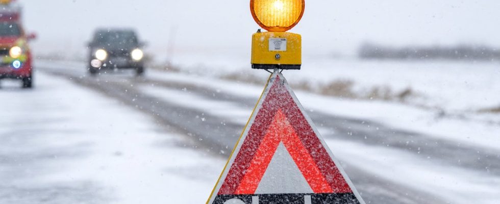 Bus with 75 passengers in the ditch in Torsby