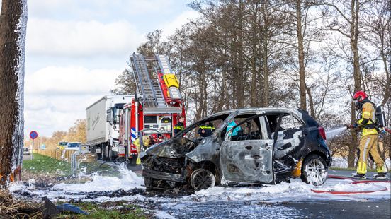 Bystanders rescue man from burning car after accident on N201