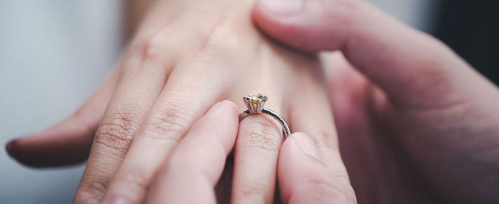 Couple the bigger the engagement ring the shorter the marriage