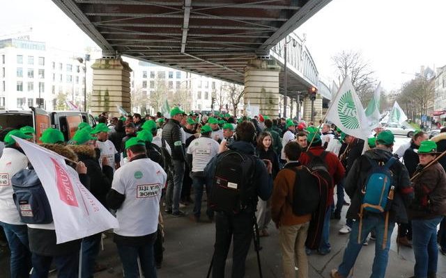 Farmers besieged Paris again They blocked the roads with tractors