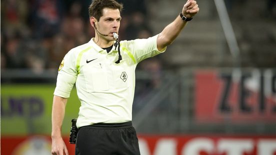 Jochem Kamphuis referee at FC Utrecht Heracles