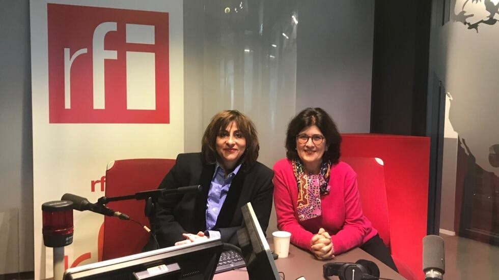 Katia Guiragossian (left), great-niece of Missak and Mélinée Manouchian, with Nathalie Amar in the RFI studio.