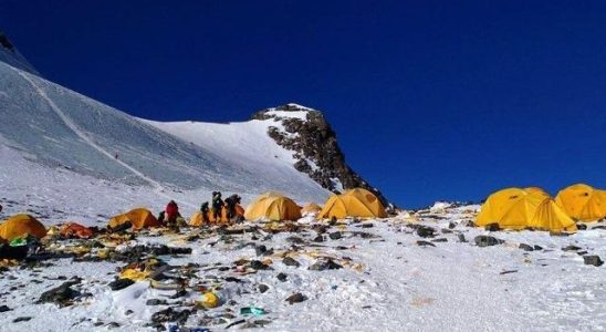 Mount Everest has started to smell awful leaving feces is