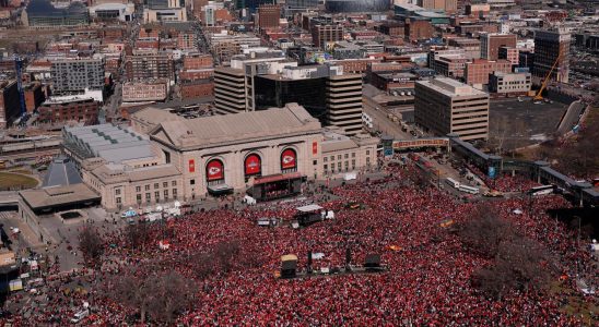 One dead after shooting at Super Bowl parade