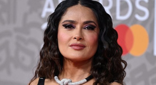 Salma Hayek doesnt do the treadmill like everyone else