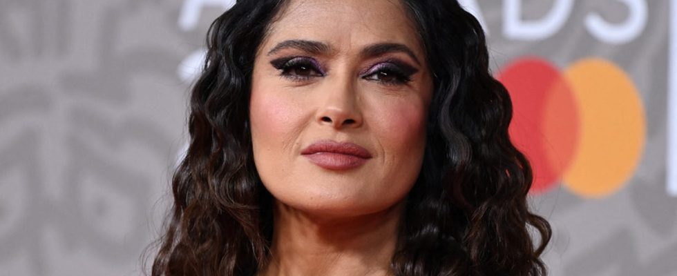 Salma Hayek doesnt do the treadmill like everyone else