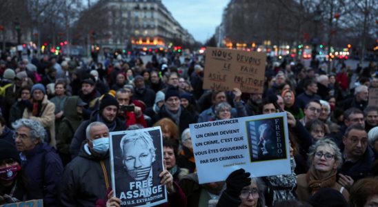 Several hundred demonstrators in France in support of Julian Assange