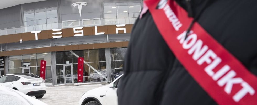 Strike affected Teslas new headache Swedish majors fail