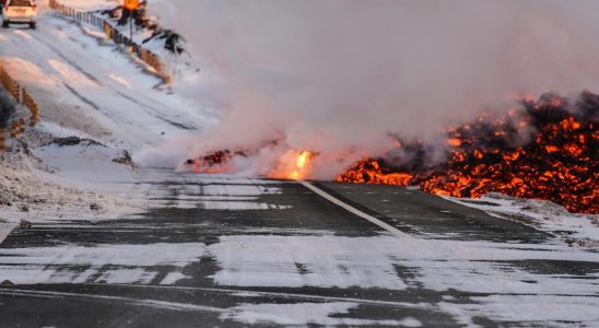 The lava approaches the Blue Lagoon