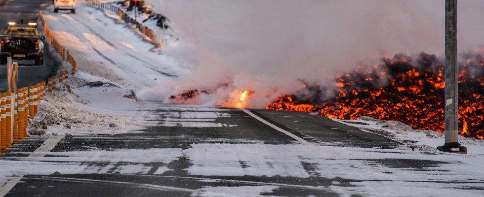 The lava approaches the Blue Lagoon