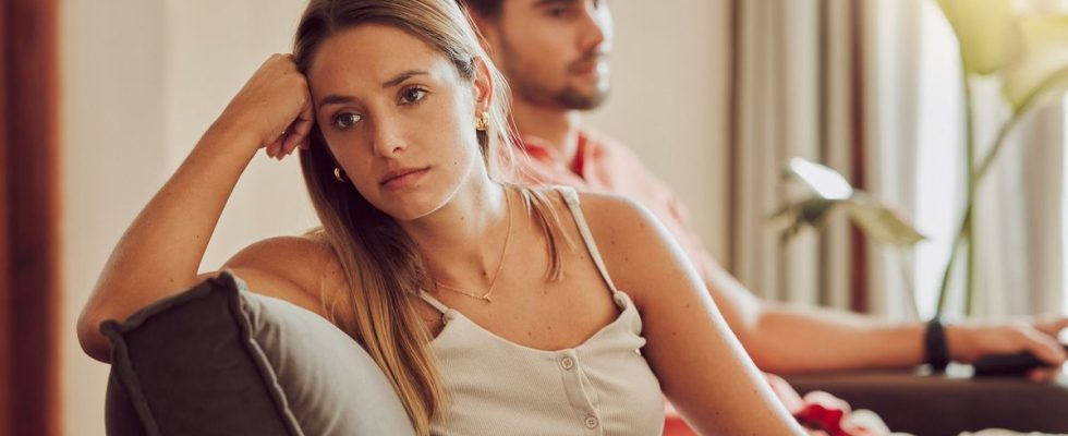 These 6 behaviors indicate that your partner is no longer