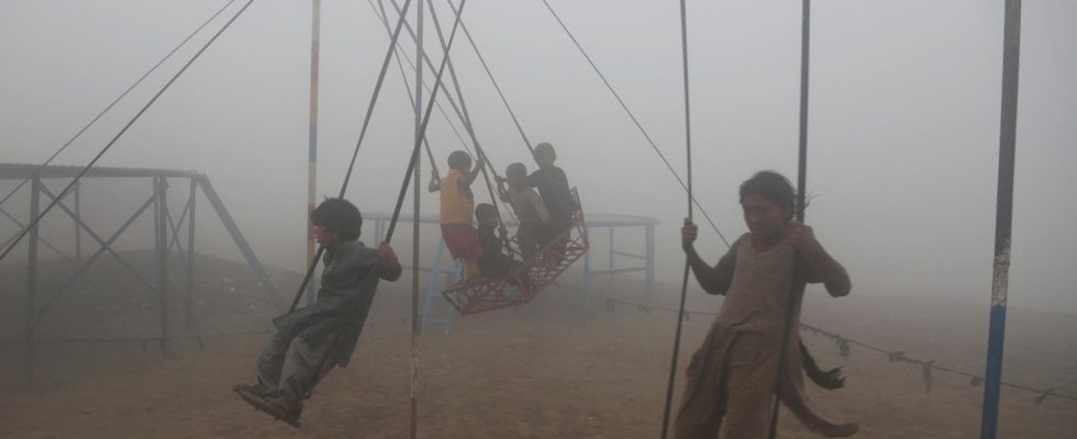 Thousands of children sick from smog and cold