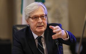 Vittorio Sgarbi I resign I prefer to be free to