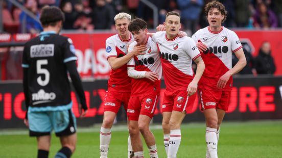 Watch how Taylor Booth scores FC Utrecht with a hat