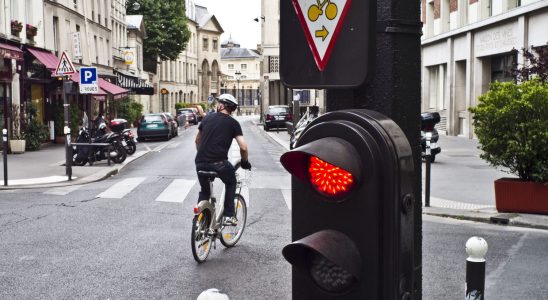 What does this sign mean Too many motorists ignore this