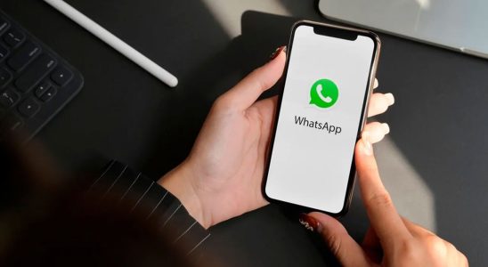 WhatsApp Redesigns the Status Tab