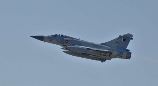 a French plane sent to meet a Russian plane