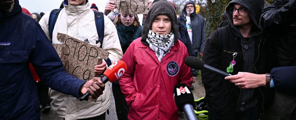 activist Greta Thunberg comes to lend a hand to the