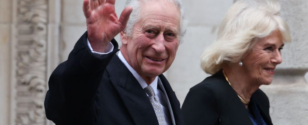 faced with its cancer the royal family in full reorganization