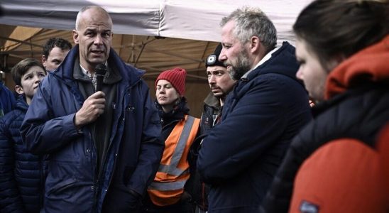 ten days after the blockages farmers maintain pressure on those