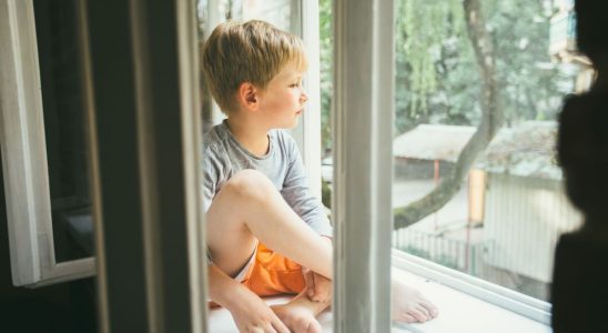 4 year old jumps from third floor and miraculously survives