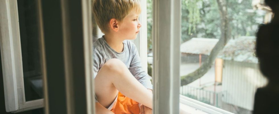 4 year old jumps from third floor and miraculously survives