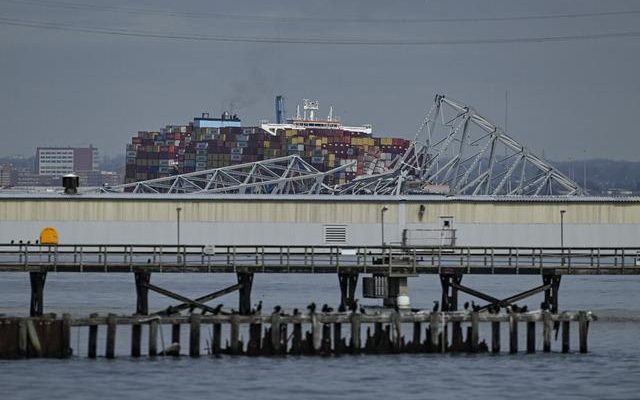 Another accident of the cargo ship that destroyed the bridge