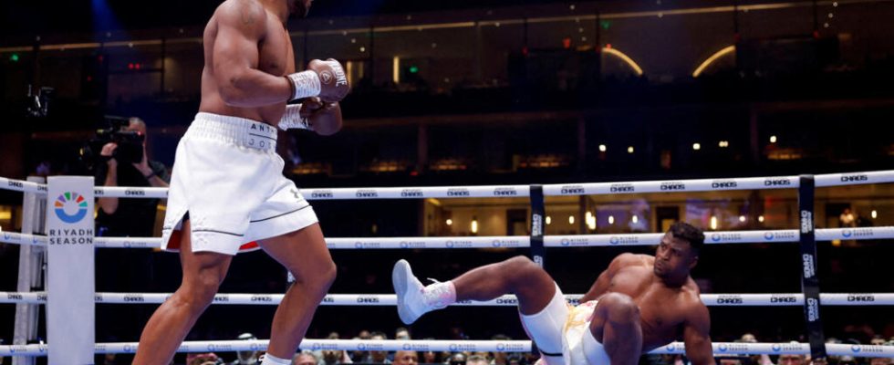 Anthony Joshua KOs Francis Ngannou in the second round