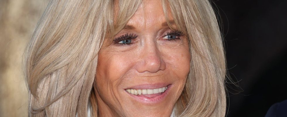 Brigitte Macron wears the most beautiful gala bun and tries