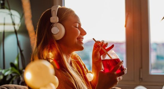 Choose carefully the music you listen to when you drink