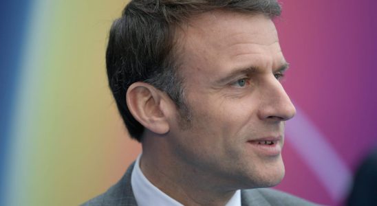 Continue to protect yourself Macron calls on young people about