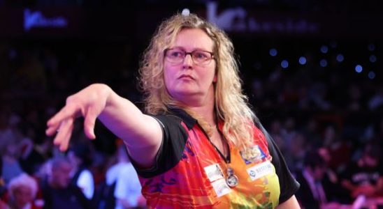 Darts players do not want to play with trans women