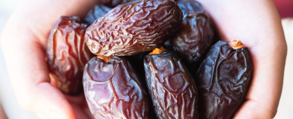 Dates and health benefits calories how many per day