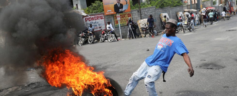 Faced with gang violence Haiti extends state of emergency by