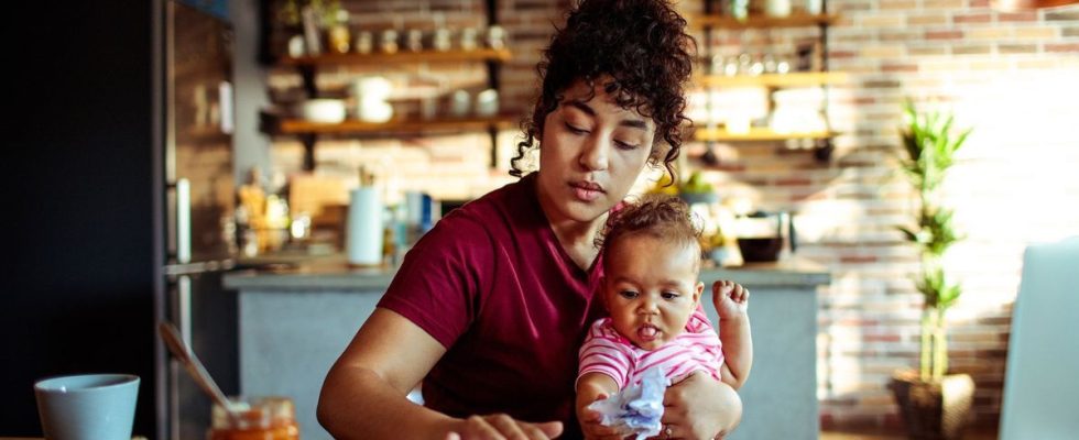 Family and professional lives mothers on the front line according