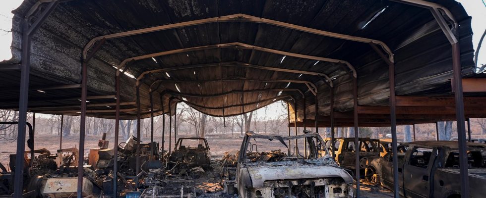 Huge Texas wildfire out of control