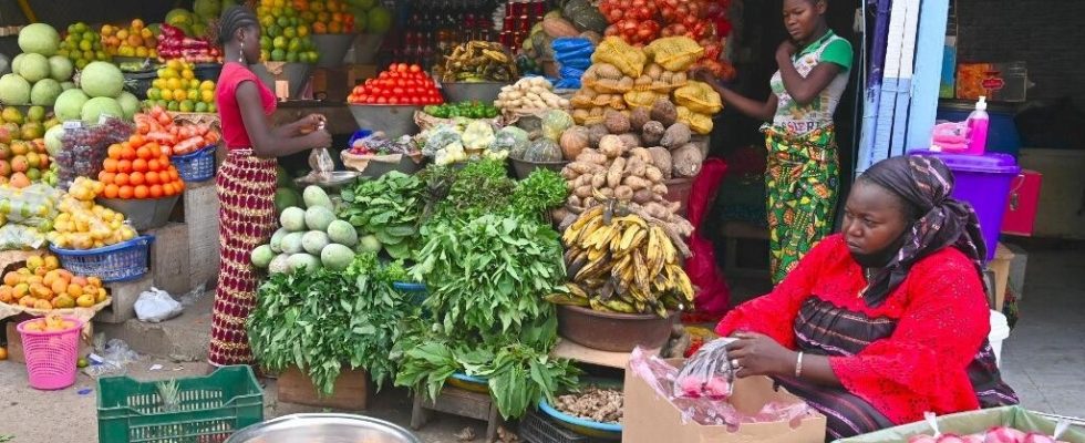 In Ivory Coast the ban on exporting several food products