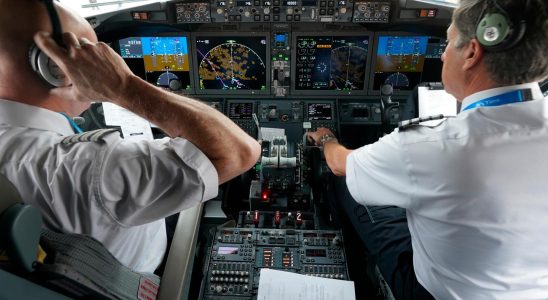 Loose chair in the cockpit behind the flight drama