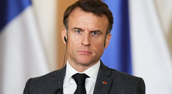 Macron defends no limits and targets the opposition