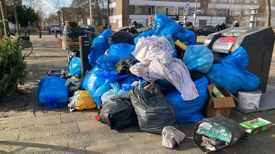 Mess around underground containers in Amersfoort due to waste disposal