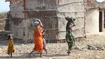 Pakistani female architect teaches villagers to build flood resistant houses We