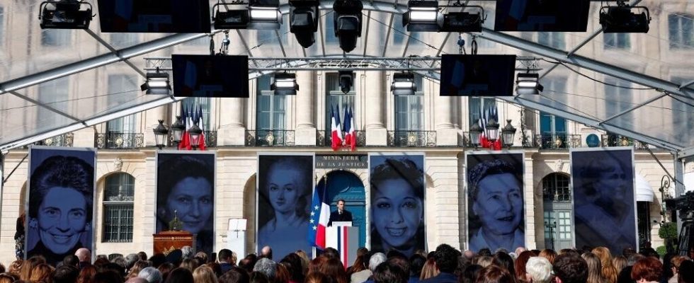 Place Vendome a ceremony to celebrate the constitutional text