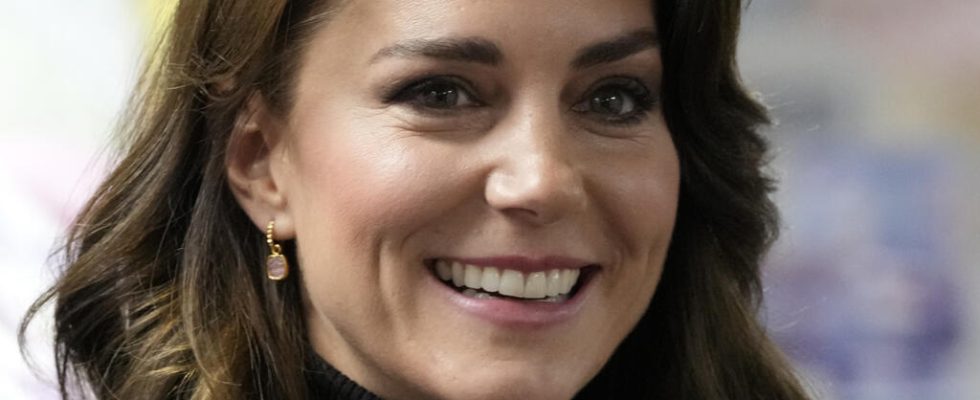 Princess Kate Middleton apologizes after edited photo leaked