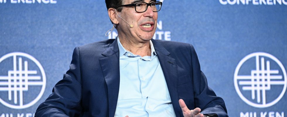 Steven Mnuchin the former Trump minister who dreams of buying