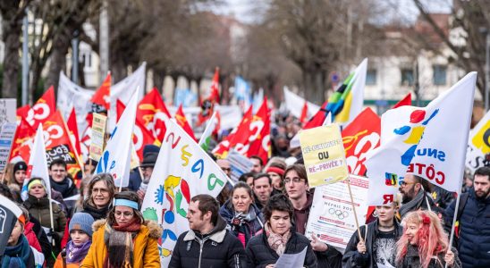 Strike of the civil service schools and nurses what mobilization