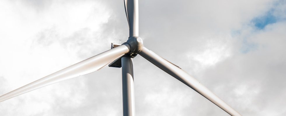 The defense is turning its back on tall wind turbines