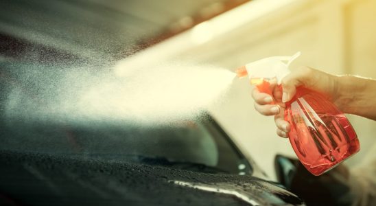 This inexpensive homemade potion allows you to clean your car