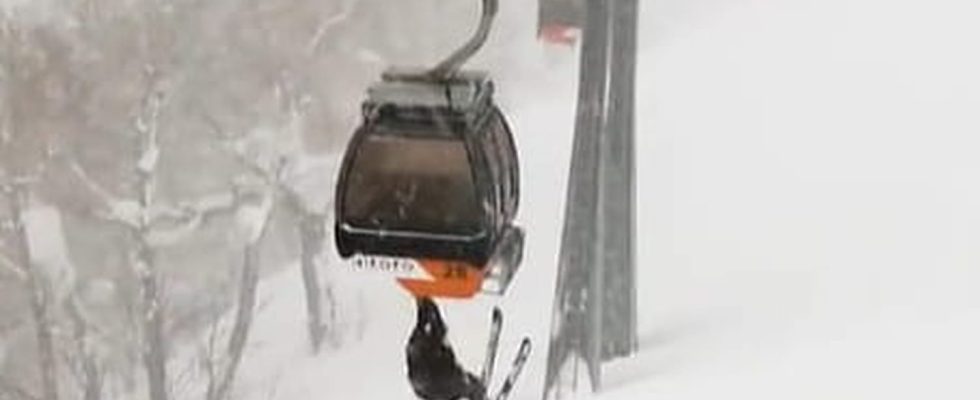 This skier found a trick to avoid waiting in line