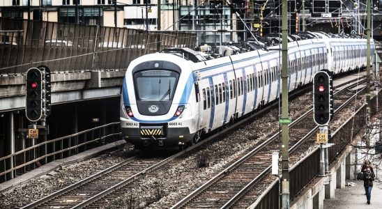 Total stop in train traffic in Stockholm after fire